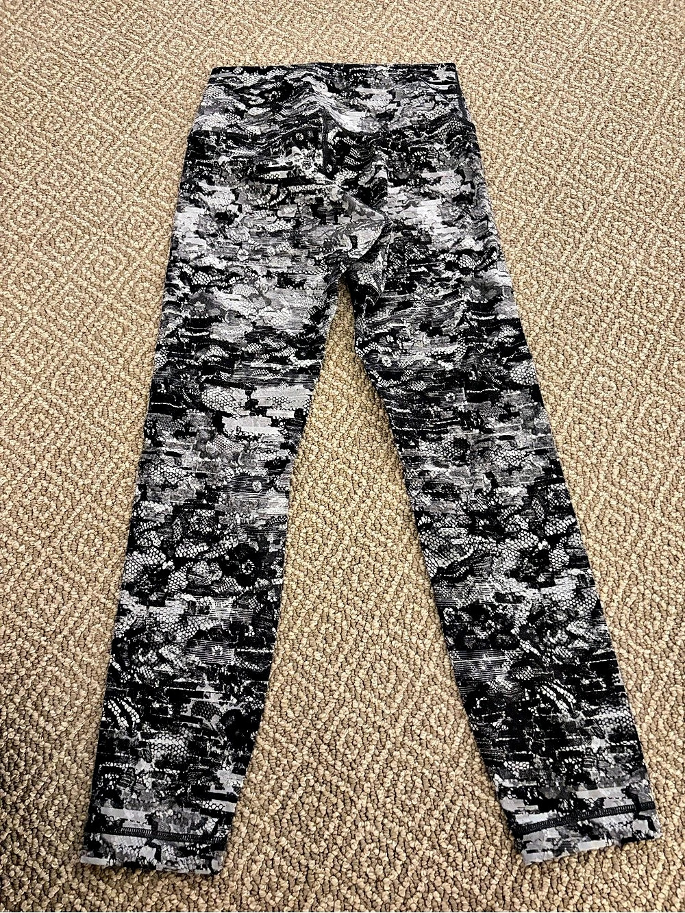 Lululemon Wunder Under High-Rise Tight 25" *Lace Abstract Pattern Leggings in